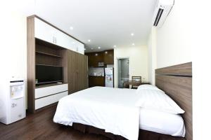 Кровать или кровати в номере Granda Legend Apartment
