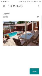 un sitio web de un patio con mesa y sillas en Punta Mero House, en Tumbes