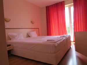 Postel nebo postele na pokoji v ubytování Family Hotel Dayana Beach