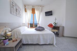 Postel nebo postele na pokoji v ubytování Hotel Residence Costa Azzurra
