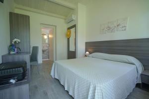 Postel nebo postele na pokoji v ubytování Hotel Residence Costa Azzurra