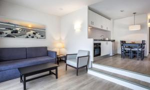 Kuchyň nebo kuchyňský kout v ubytování Apartamentos HG Cristian Sur