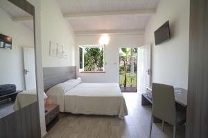 Postel nebo postele na pokoji v ubytování Hotel Residence Costa Azzurra + 37 fotografií