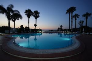 Bazén v ubytování Hotel Residence Costa Azzurra nebo v jeho okolí