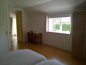 Postel nebo postele na pokoji v ubytování Bed & Breakfast Uiterburen