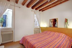 Łóżko lub łóżka w pokoju w obiekcie Fenix Otello Apartments