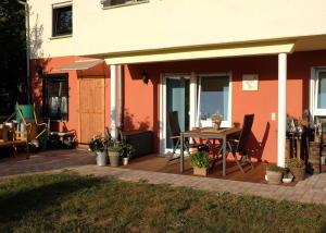 a house with a patio with a table and chairs at Ferienwohnung Im Paradies in Momlingen