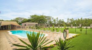 Kolam renang di atau dekat dengan Tamarind Tree Hotel
