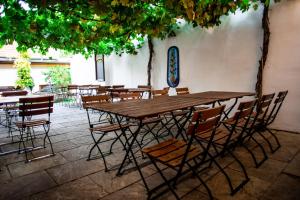 Un restaurante u otro lugar para comer en Boutique Hotel Templ