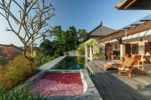 a backyard with a swimming pool and a house at Ayuterra Resort in Ubud