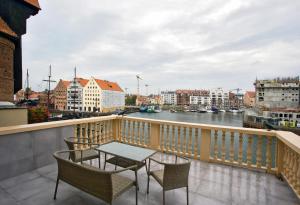 Balkón alebo terasa v ubytovaní Apartamenty Żuraw