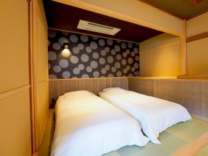 Postel nebo postele na pokoji v ubytování Arai Ryokan