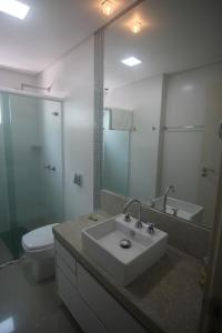 Koupelna v ubytování Lindo Apartamento Vista Mar + 22 fotografií