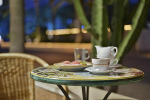 a table with a teapot and a cup of tea at Tolomeo Rooms in Paestum