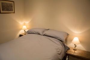 Tempat tidur dalam kamar di 138a Old Star & Garter