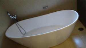 a white bath tub sitting in a bathroom at Santa Elena Hotel Boutique in Mascota