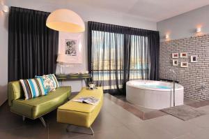 Gambar di galeri bagi The Fifties suites di Kefar Weradim