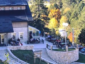 Φωτογραφία από το άλμπουμ του Hotel Snjezna kuca - Nature Park of Bosnia Herzegovina στο Μόσταρ