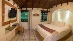 Ένα ή περισσότερα κρεβάτια σε δωμάτιο στο Hotel Bosques del Sol Suites