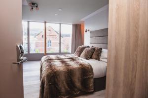 מיטה או מיטות בחדר ב-Clarendon Suites
