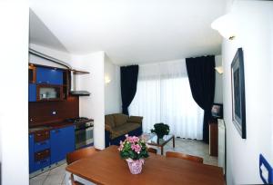 Kuchyň nebo kuchyňský kout v ubytování Ilios Residence