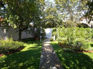 Vonkajšia záhrada v ubytovaní Apartment Siofok, Lake Balaton 3