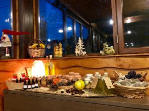 a table with bottles of wine and a window at Casale dell'Arvo in Lorica