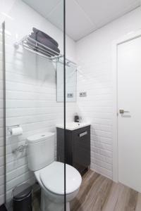 A bathroom at Prado Apartment