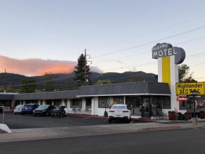 Gallery image of Highlander Motel in Williams