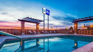 Bazén v ubytování Best Western Pendleton Inn nebo v jeho okolí