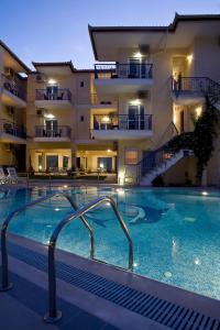 Πισίνα στο ή κοντά στο Stratos Hotel 