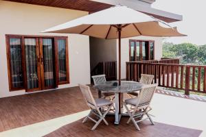 Balkón nebo terasa v ubytování Medewi Beach Inn