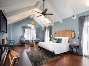 Giường trong phòng chung tại AIRA Boutique Hoi An Hotel & Villa