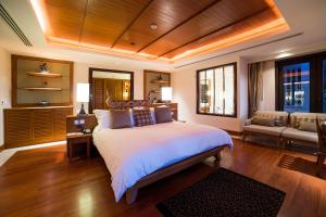 เตียงในห้องที่ Trisara Villas & Residences Phuket
