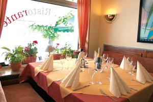 a table with wine glasses and napkins on it at Hotel Vater Rhein in Bad Breisig