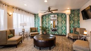 A seating area at Best Western Pahrump Oasis