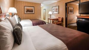 Postel nebo postele na pokoji v ubytování Best Western Pendleton Inn