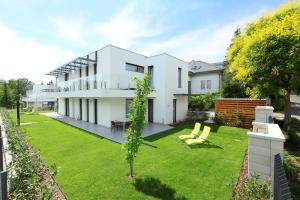 un’immagine di una casa con cortile di Gorazd Nyaralóház a Balatonfüred