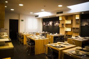 Reštaurácia alebo iné gastronomické zariadenie v ubytovaní Hotel Forum Evolución