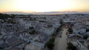 Nespecifikovaný výhled na destinaci Alberobello nebo výhled na město při pohledu z bed and breakfast
