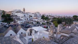 Nespecifikovaný výhled na destinaci Alberobello nebo výhled na město při pohledu z bed and breakfast