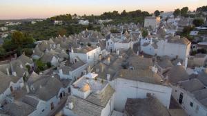 Nespecifikovaný výhled na destinaci Alberobello nebo výhled na město při pohledu z bed and breakfast