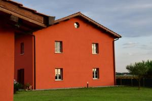 a red house with a window on the side at Il Casale di Giulia di Aprilia in Aprilia