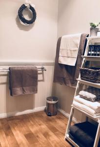 a laundry room with towels and a trash can at Autumn Beauty - Cottage 4 in Bright