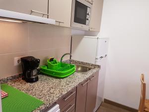 Kuchyň nebo kuchyňský kout v ubytování Apartamentos Grifovacances Consuegra 1