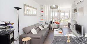 a living room with a couch and a tv at La Colina in Torremolinos