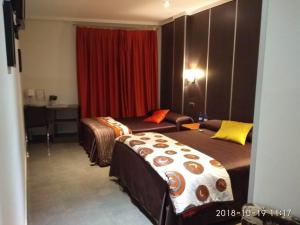 Postel nebo postele na pokoji v ubytování Hostal Alcalá Del Jucar