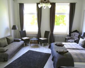 a living room with a bed and a couch at Townhuus No. 1 / Dieksee in Malente