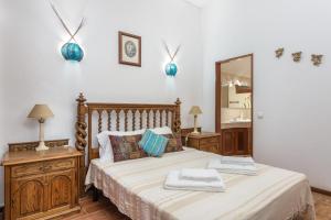 Ein Bett oder Betten in einem Zimmer der Unterkunft Typical Algarvian Family Home