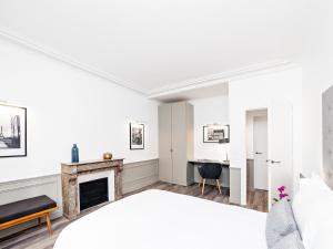 Postel nebo postele na pokoji v ubytování LivinParis - Luxury 3 & 4 Bedrooms Montmartre I
